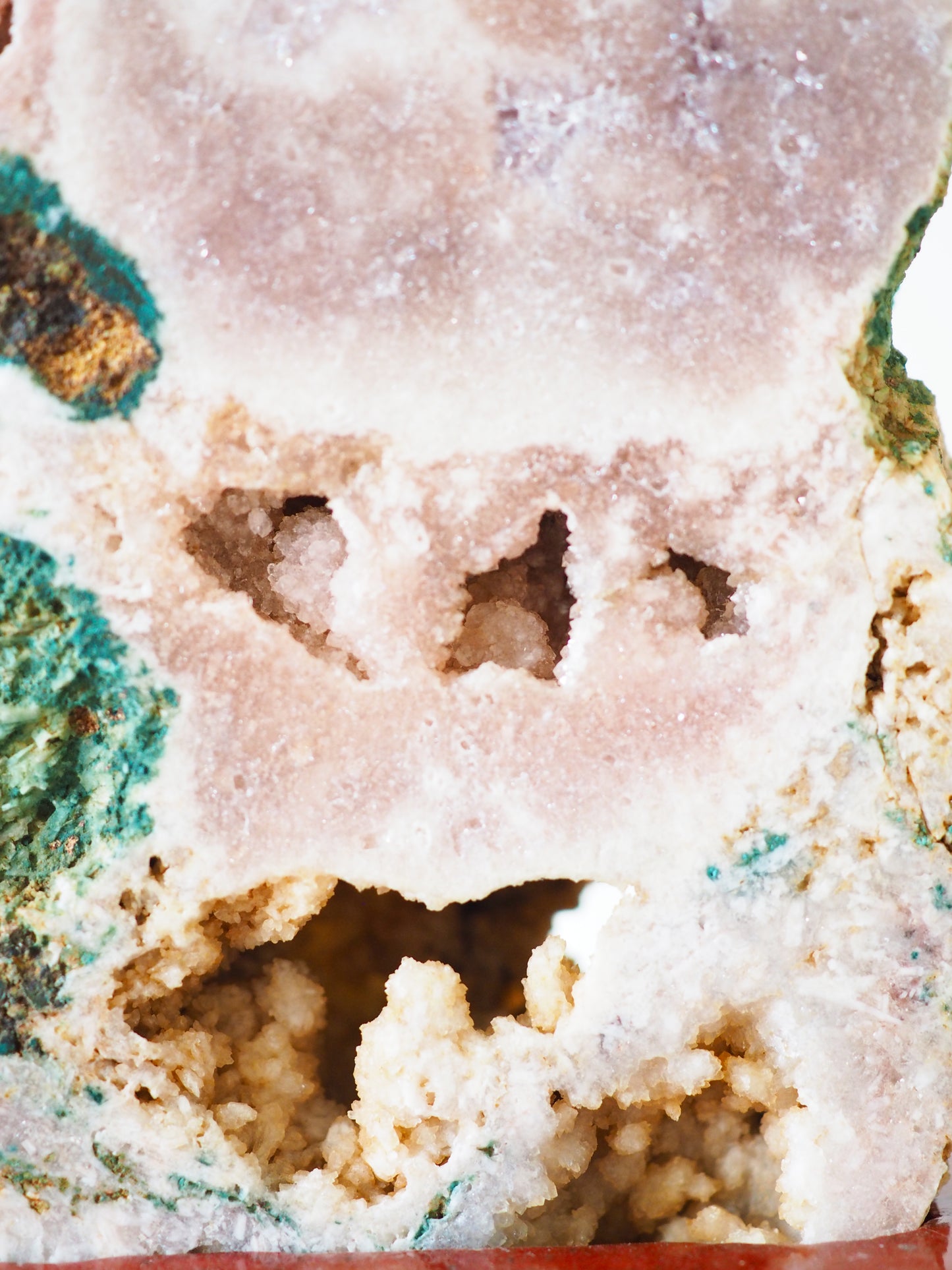 Pink Amethyst auf Holz Ständer . Pink Amethyst on Wooden Stand ca. xx cm  [xx] - aus Patagonien