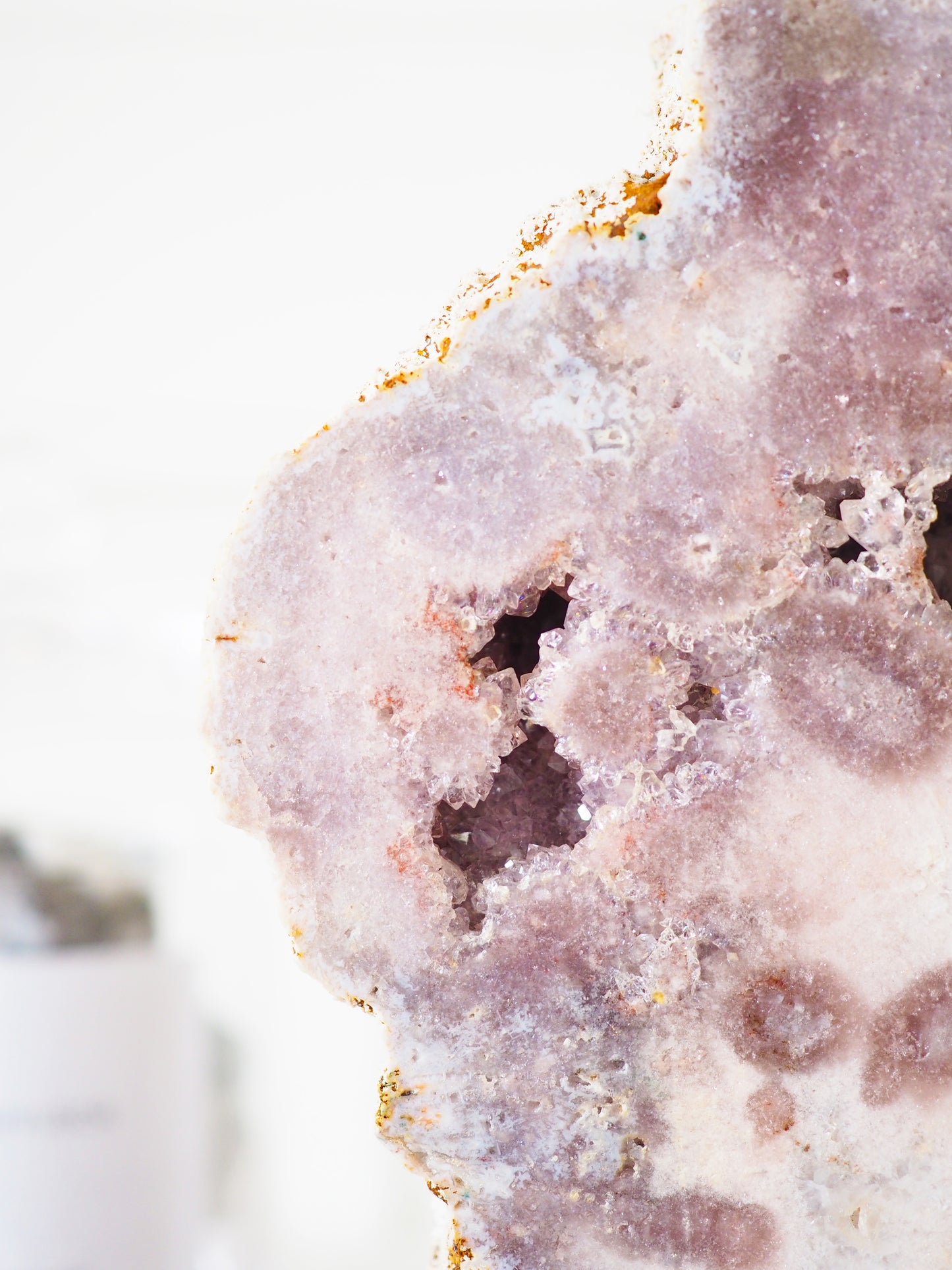 Pink Amethyst auf Holz Ständer . Pink Amethyst on Wooden Stand ca.  16 cm  [94] - aus Patagonien