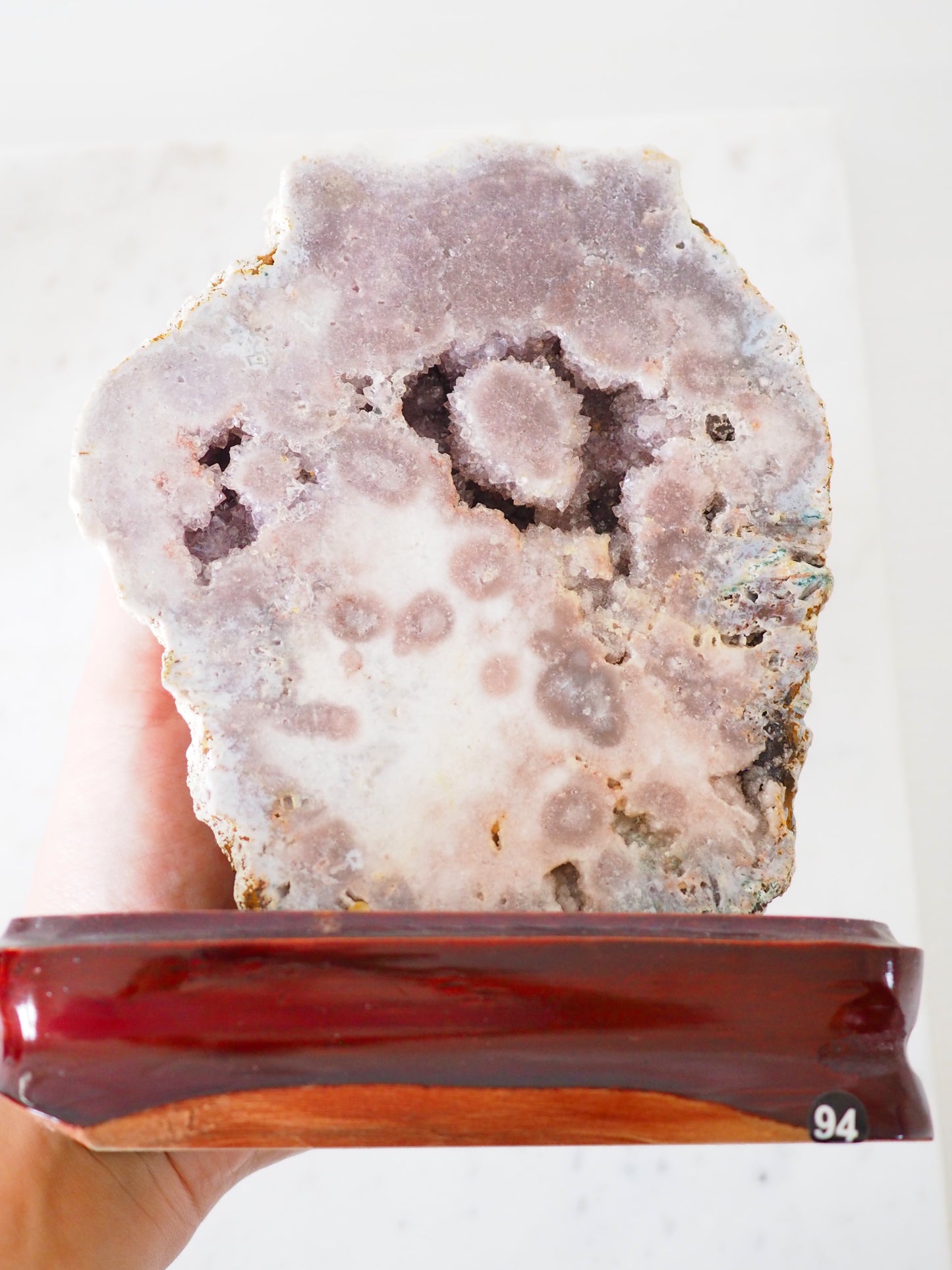 Pink Amethyst auf Holz Ständer . Pink Amethyst on Wooden Stand ca.  16 cm  [94] - aus Patagonien