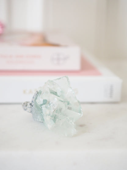 Apfelgrünes Fluorit Cluster . Fluorite Specimen  ca. 4.5 cm  [xx] - aus Xianghualing Polymetallic Ore Field.  Hunan Province China HIGH QUALITY