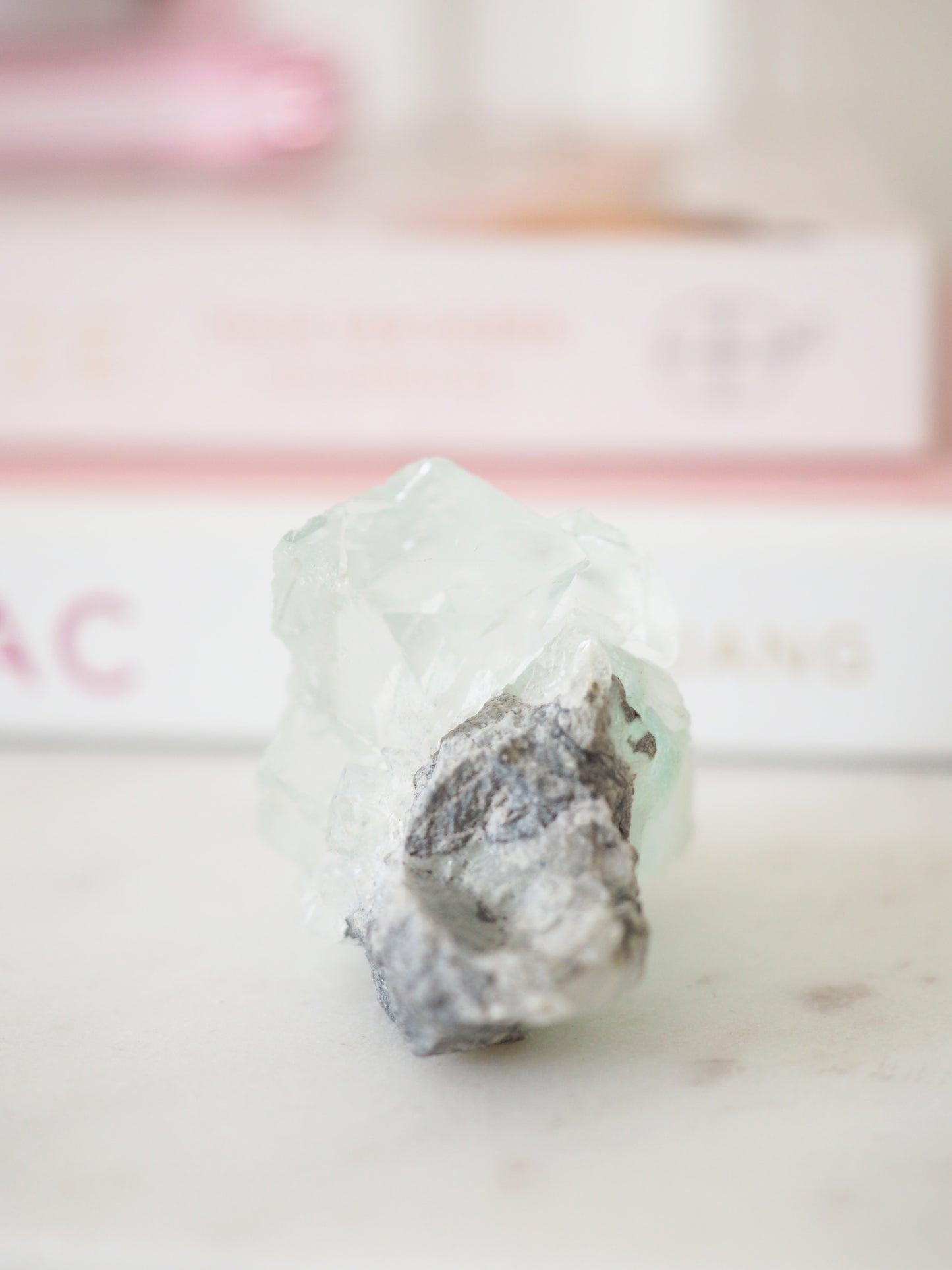 Apfelgrünes Fluorit Cluster . Fluorite Specimen  ca. 4.5 cm  [xx] - aus Xianghualing Polymetallic Ore Field.  Hunan Province China HIGH QUALITY