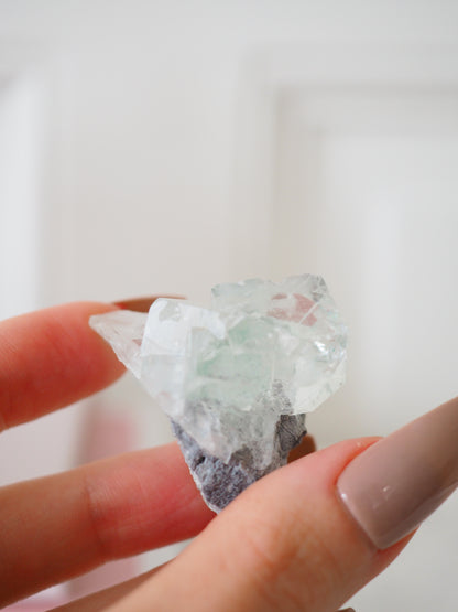 Apfelgrünes Fluorit Cluster . Fluorite Specimen  ca. 4.5 cm  [xx] - aus Xianghualing Polymetallic Ore Field.  Hunan Province China HIGH QUALITY