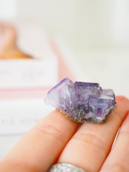 Violettes Blaues Grün Fluorit Cluster . Fluorite Specimen  ca. 3.5 cm  [xx] - aus Xianghualing Polymetallic Ore Field.  Hunan Province China HIGH QUALITY