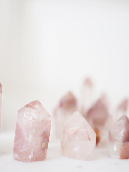 MINI Pink Lithium Spitze . Pink Lithium Mini Point ca. 1.5 - 3 cm - aus Brasilien Handpoliert RARE