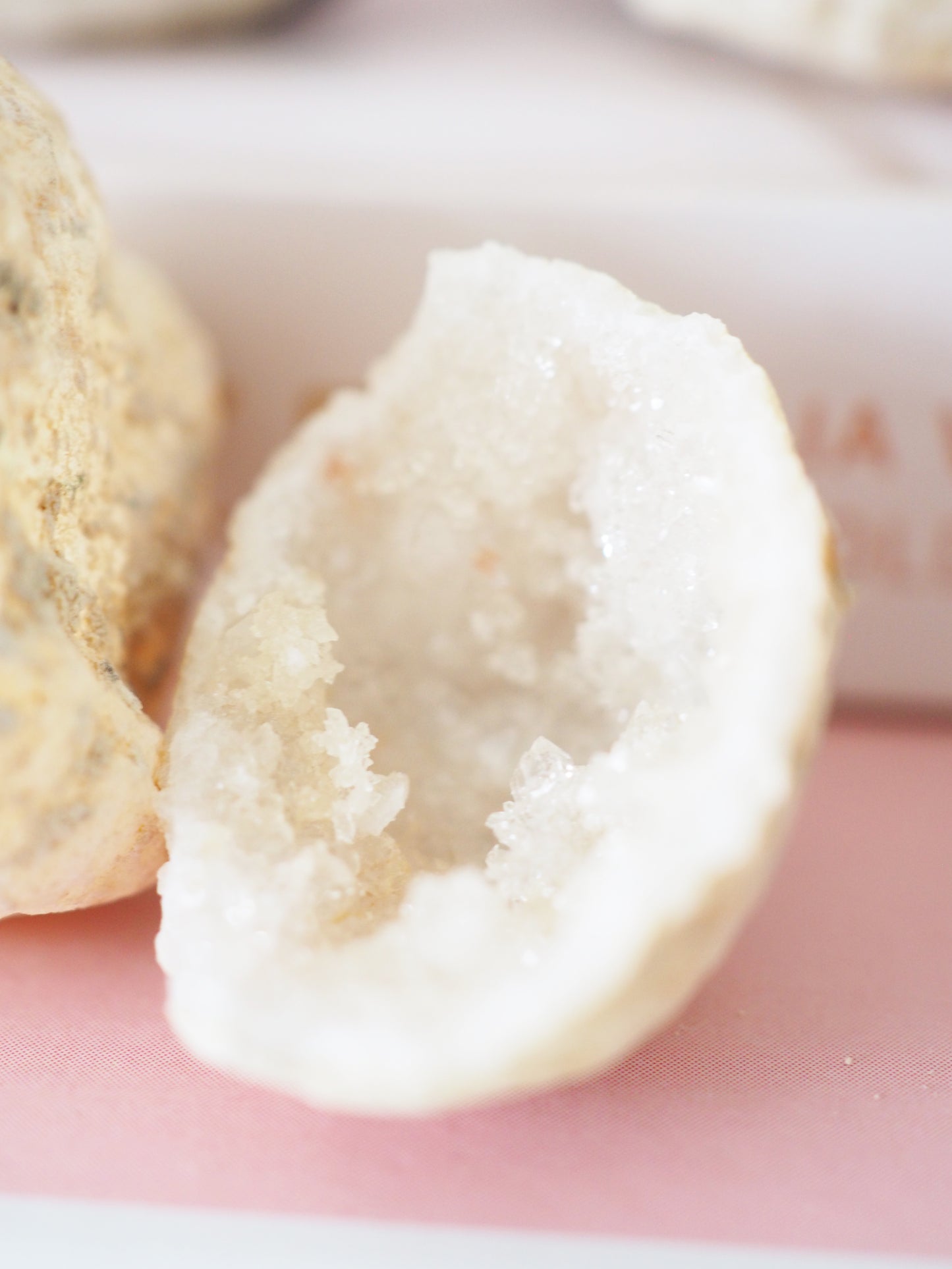 MINI LOVE GEODE . Weiße Quarz Baby Druzy Geoden Paar ca. 4cm - aus Marokko