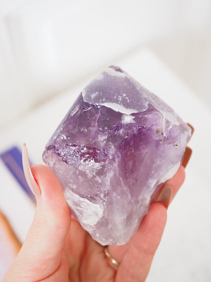 Sugar Amethyst mit Calcit Spitze . Specimen ca. 9 cm 266g  [xx] - aus Brasilien