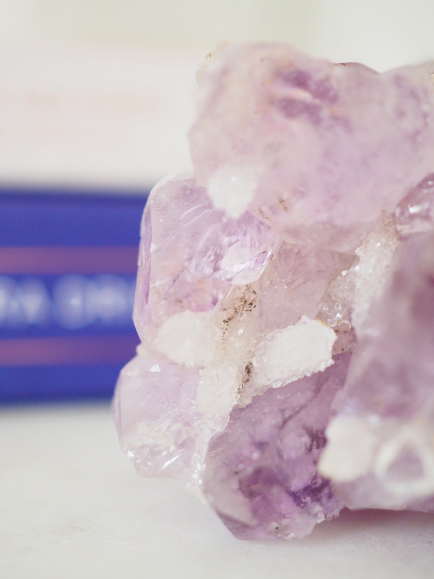 Sparkly Lavender Amethyst mit weißen Miniquarz Spitzen . Specimen ca. 7cm [xx] - aus Brasilien RARE