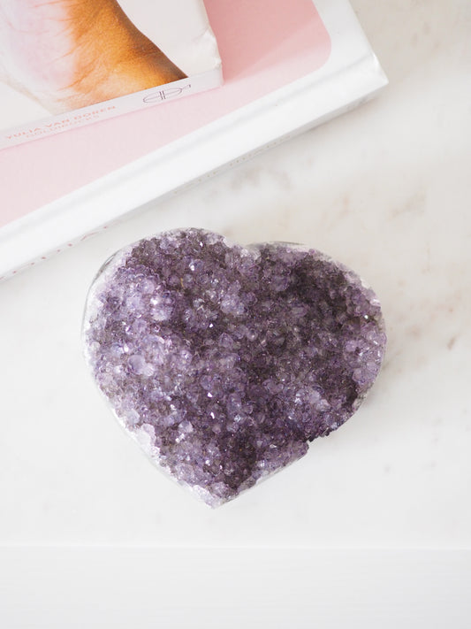 Galaxy Amethyst Herz . Galaxy Amethyst Heart ca. 8 cm [42] - aus Brasilien Hand Carved