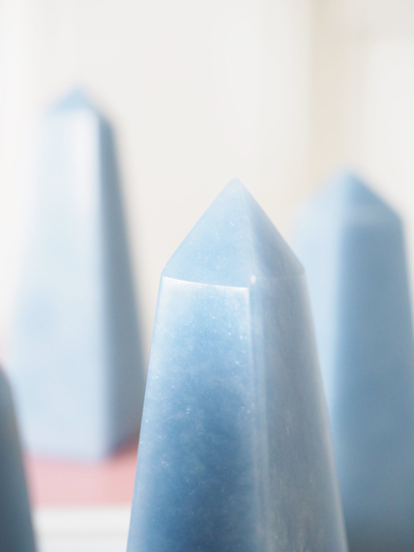 Angelite Mini Spitze  . Angelite Mini Point ca.xx cm -  Peru HIGH QUALITY Hand Carved