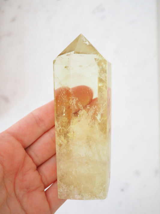 Limonen Quarz . Chinesischer Citrin Spitze mit Phantom & Regenbögen . Lemon Citrine  ca. 7.5 cm  [47] - aus China TREATED