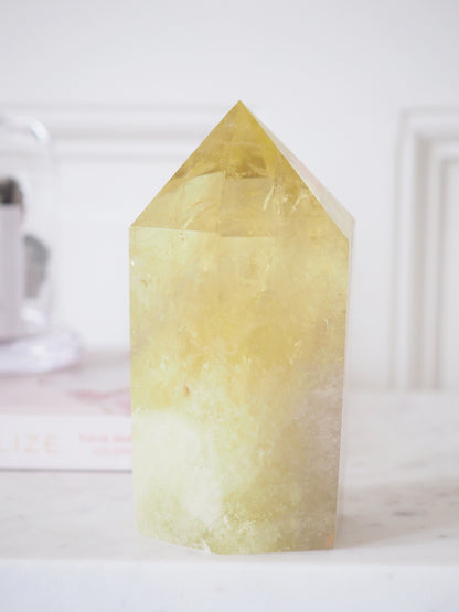 Limonen Quarz . Chinesischer Citrin Spitze .  Lemon Citrine  ca. 7.5 cm  [50] - aus China TREATED