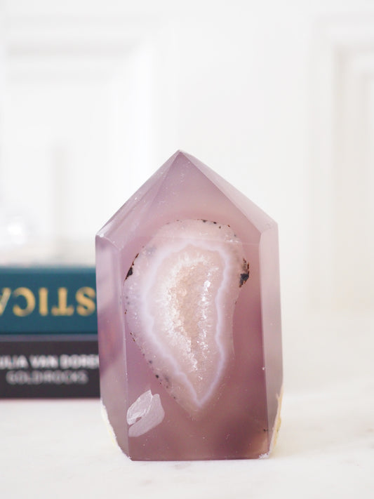 Druzy Achat Turm Obelisk  . Druzy Agate Flat Obelisk ca. 7 cm- aus Brasilien Handcarved