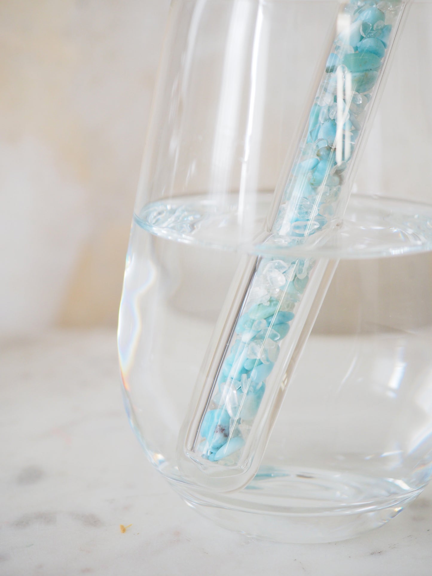 Glas Kristall Vitalstab für Edelsteinwasser. VACAYTION MIX - Larimar & Bergkristall mit Blume des Lebens 20cm