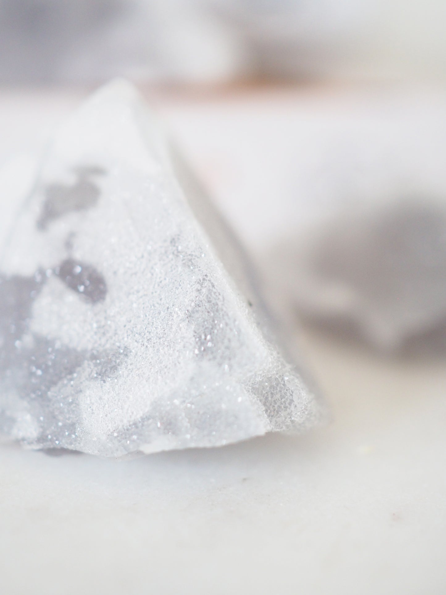 Sparkly Sugar Fluorit mit Quarz ca. 3.5 -4.5 [5] - aus Fujian China
