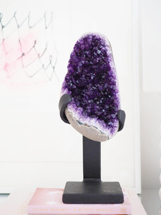 Deep Violetter Amethyst auf Halter Ständer ca. 22 x 9 cm . PARADISE COLLECTION - aus Uruguay HIGH QUALITY