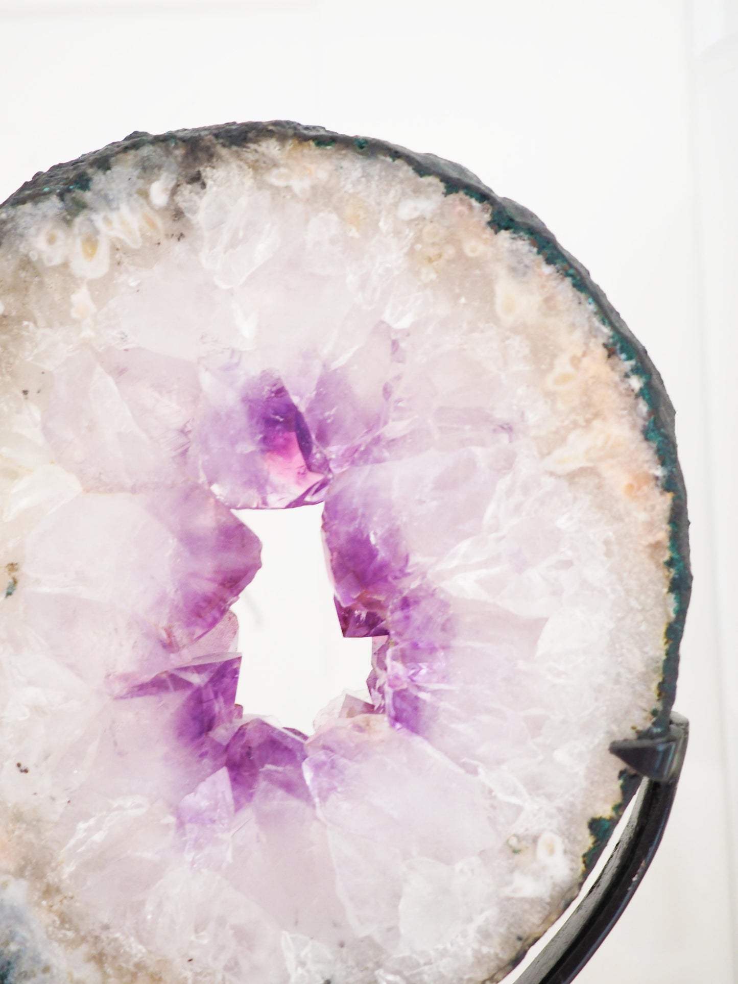 Amethyst Portal mit Pink Amethyst Details auf Ständer ca.26  cm - aus Brasilien HIGH QUALITY