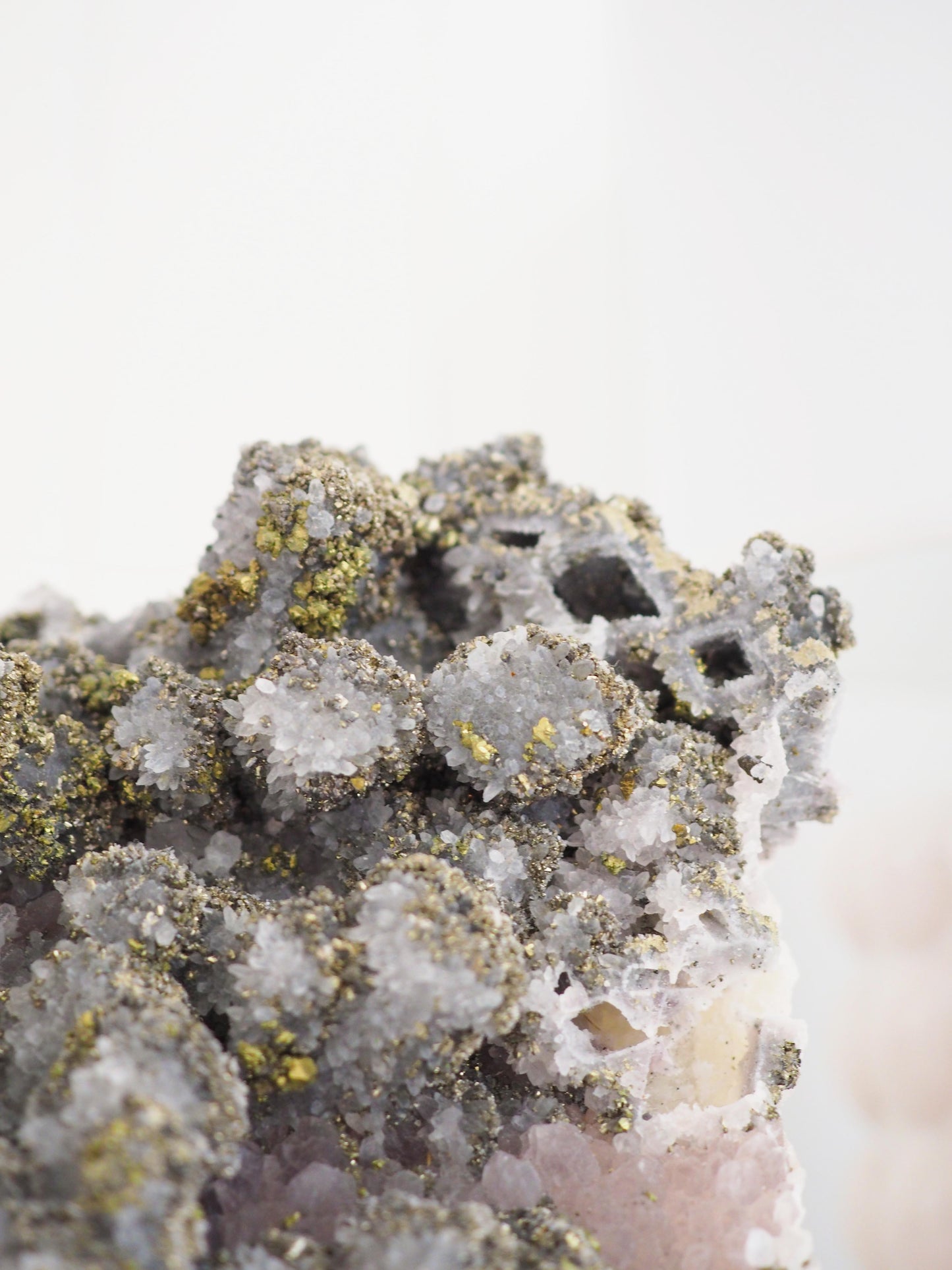 Amethyst mit Pyrit ca. 15 x 10 cm - aus Bulgarien RARE MINE CLOSED