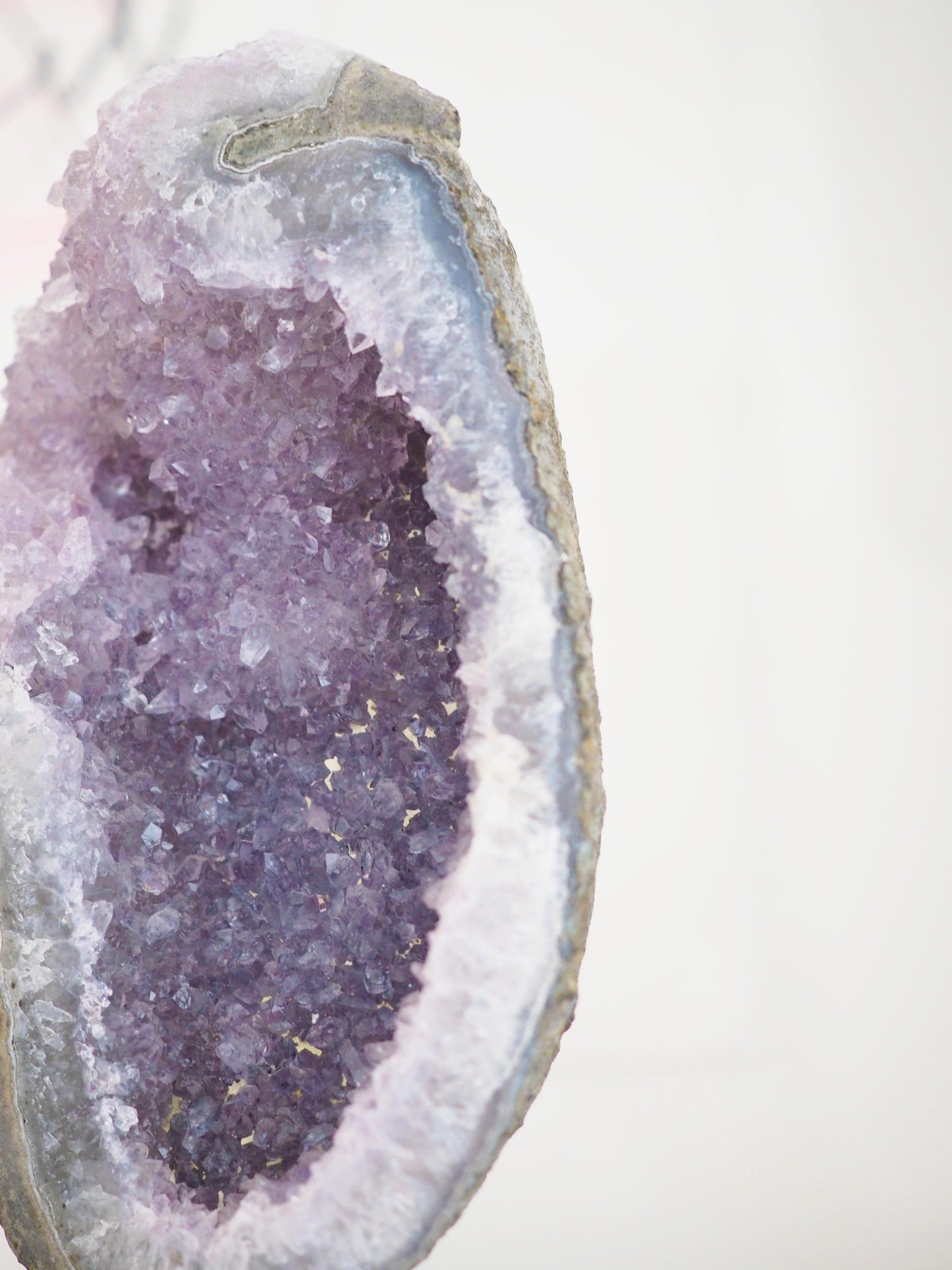 Amethyst auf Halter . Ständer ca. 16 cm - aus Brasilien