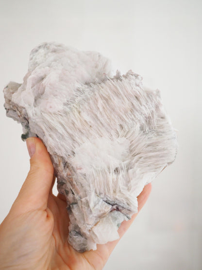 Light Rosa Rosen Calcit ca. 15x11cm  PARADISE COLLECTION - aus Fujian China.