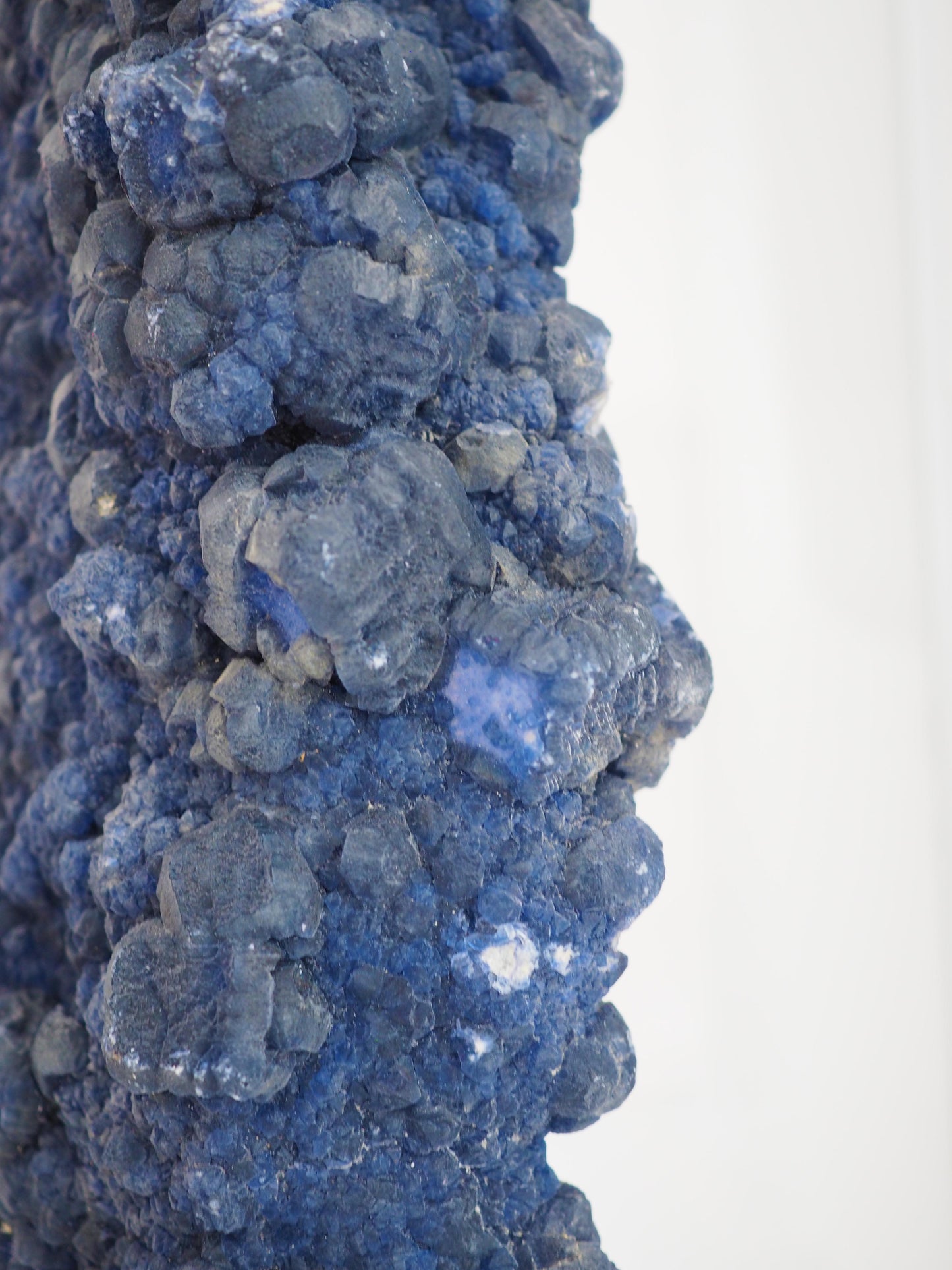 XL Blueberry Fluorite mit Halter . Ständer ca. 30 x 9 cm . PARADISE COLLECTION - Huanggang Mine. Innere Mongolei China RARE