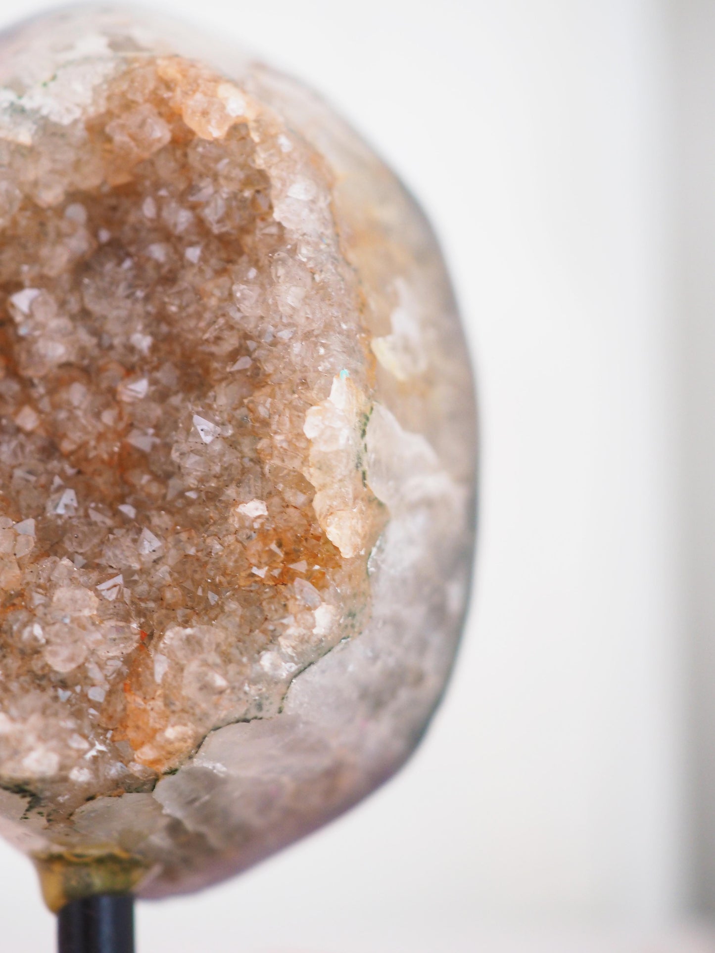 Orangener Rainbow Amethyst auf Halter ca. 10 cm  - aus Brasilien HIGH QUALITY