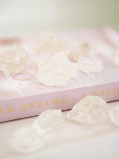 Hyalit Opal Specimen ca. 1.5 - 2 cm - Namibia UV REAKTIV