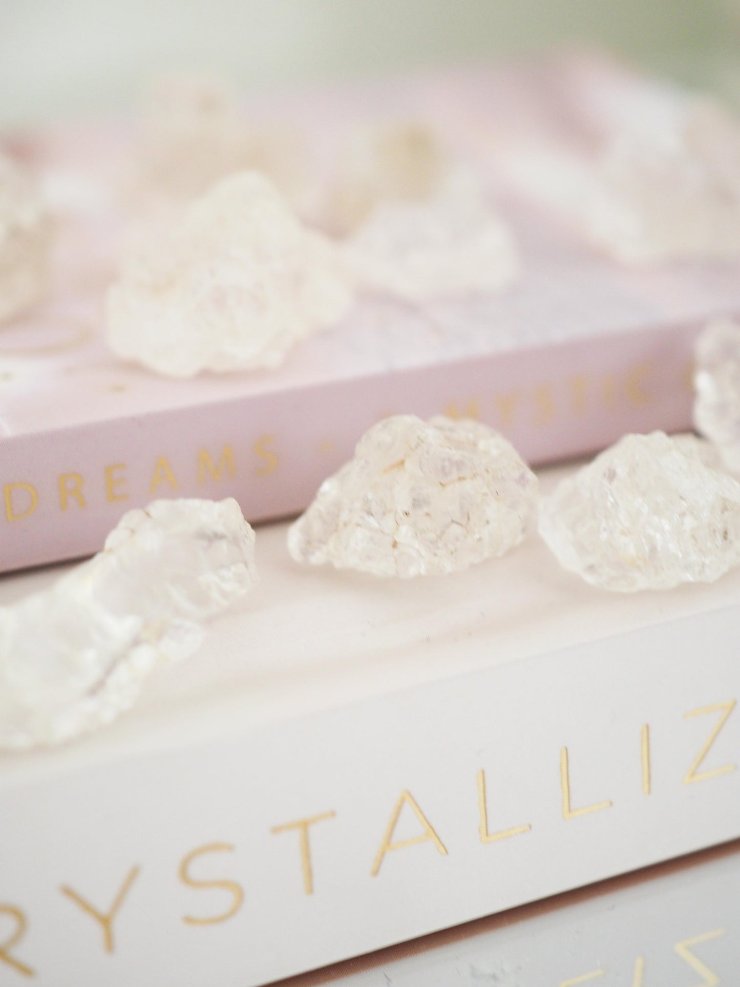 Hyalit Opal Specimen ca. 1.5 - 2 cm - Namibia UV REAKTIV