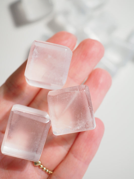 Bergkristall Eis Würfel  . Clear Quartz Ice Cube ca. 2 cm - aus China