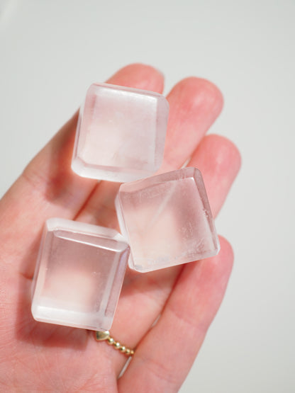 Bergkristall Eis Würfel  . Clear Quartz Ice Cube ca. 2 cm - aus China