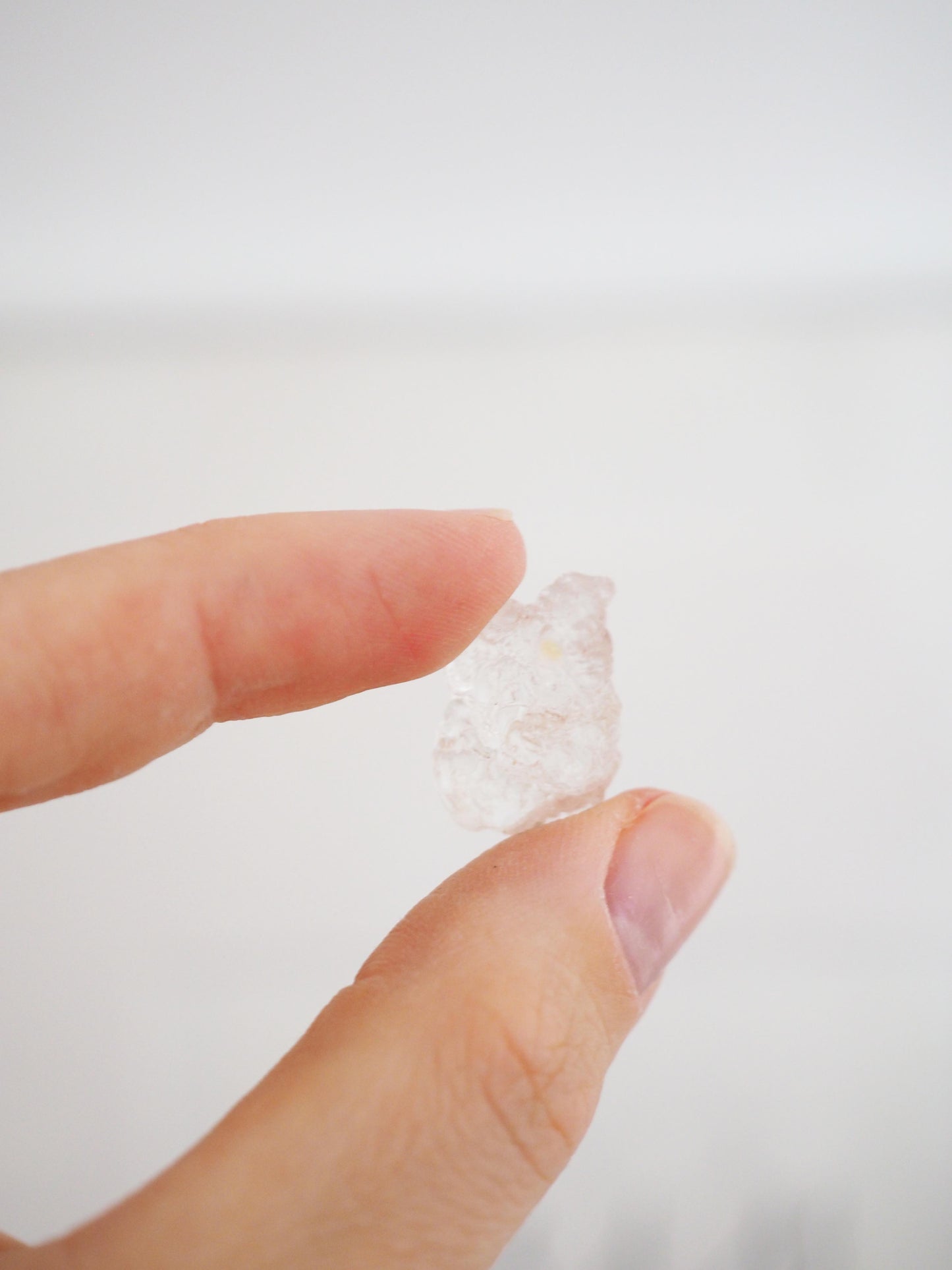 Hyalit Opal Specimen ca. 1.5 - 2 cm - Namibia UV REAKTIV