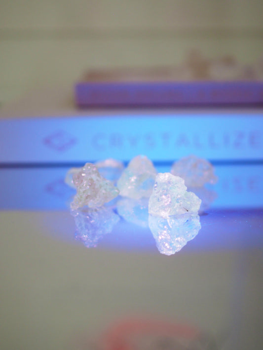 Hyalit Opal Specimen ca. 1.5 - 2 cm - Namibia UV REAKTIV