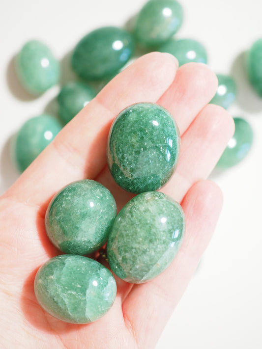 Grüner Erdbeerquarz .  Aventurin Trommel Stein . Green Aventurine Tumble ca. 2-3cm - aus Indien SUPER SPARKLY