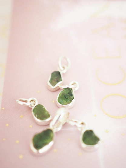 Moldavit Anhänger 925 Sterlingsilber ca. 1 cm - Tschechien RARE