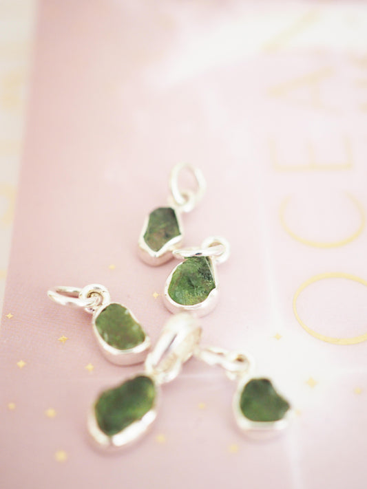 Moldavit Anhänger 925 Sterlingsilber ca. 1 cm - Tschechien RARE