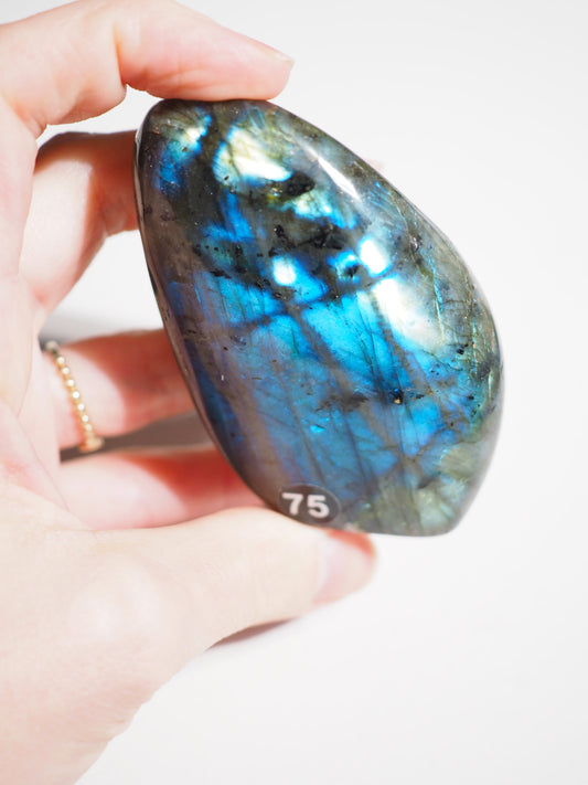 Labradorit Freiform . Labradorite Freeform Blue Flash [75] ca. 7-9 cm - aus Madagascar