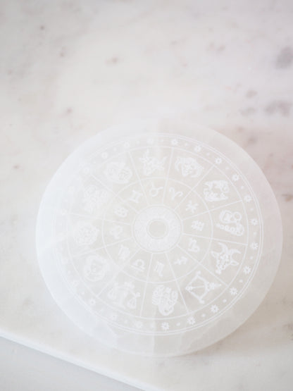 Sternzeichen Selenit Lade Platte ca. 8 cm - aus Marokko Handcarved