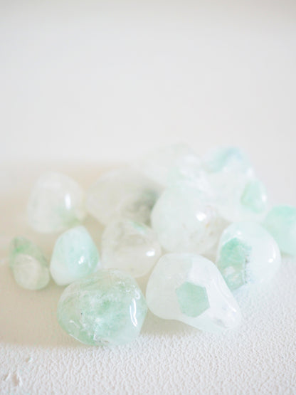 Quarz mit Fuchsit Trommelstein Tumble ca. 2-3cm -  Indien RARE