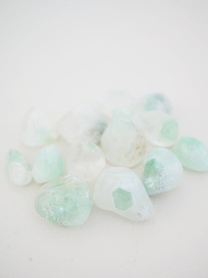 Quarz mit Fuchsit Trommelstein Tumble ca. 2-3cm -  Indien RARE