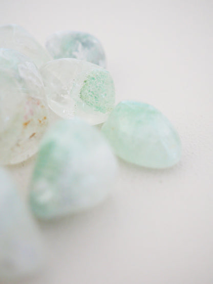 Quarz mit Fuchsit Trommelstein Tumble ca. 2-3cm -  Indien RARE