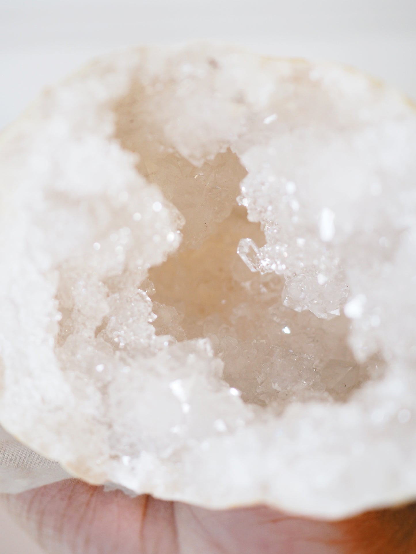 LOVE GEODE . Großes Weißes Quarz Druzy Geoden Paar ca. 8 cm - aus Marokko