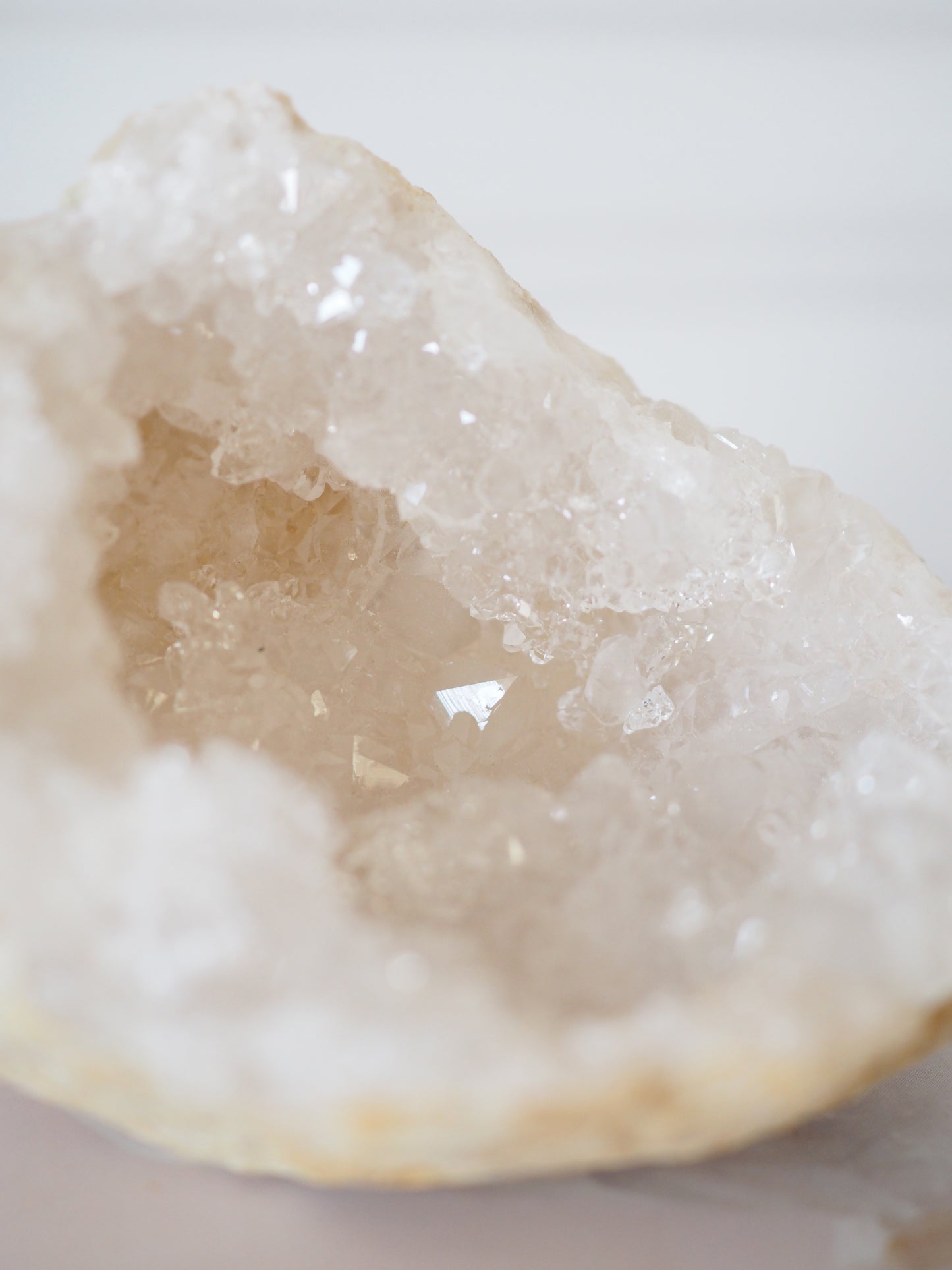 LOVE GEODE . Großes Weißes Quarz Druzy Geoden Paar ca. 8 cm - aus Marokko