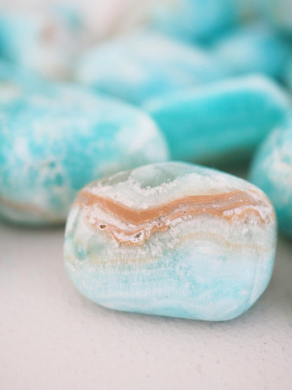 Karibischer Calcit .  Aragonit Trommel Stein . Caribbean Calcite . Aragonit Tumble ca. 3 cm - aus Pakistan HIGH QUALITY RARE