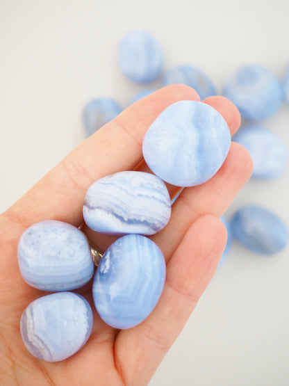 Blauer Spitzen Achat . Blue Lace Agate ca. 2 - 3 cm - aus Namibia HIGH QUALITY