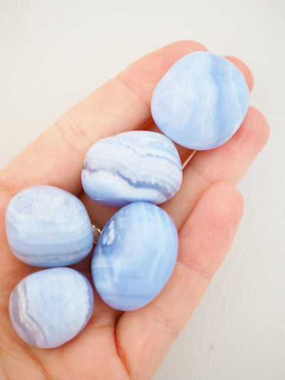 Blauer Spitzen Achat . Blue Lace Agate ca. 2 - 3 cm - aus Namibia HIGH QUALITY