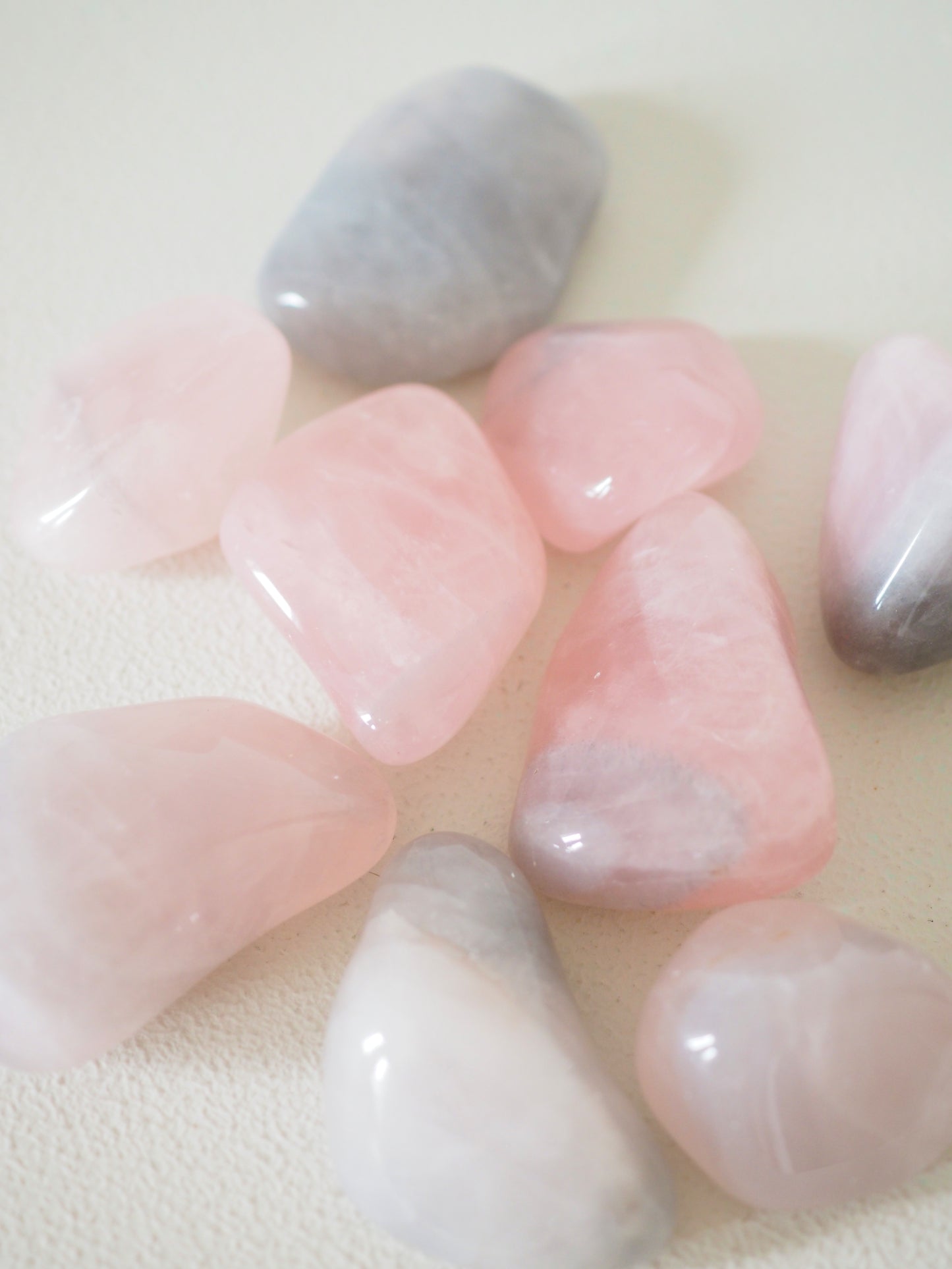 Rosenquarz mit Mica & Quarz Trommel Stein . Bi Color Rosequartz Tumble ca. 2.5-4 cm - aus Madagascar