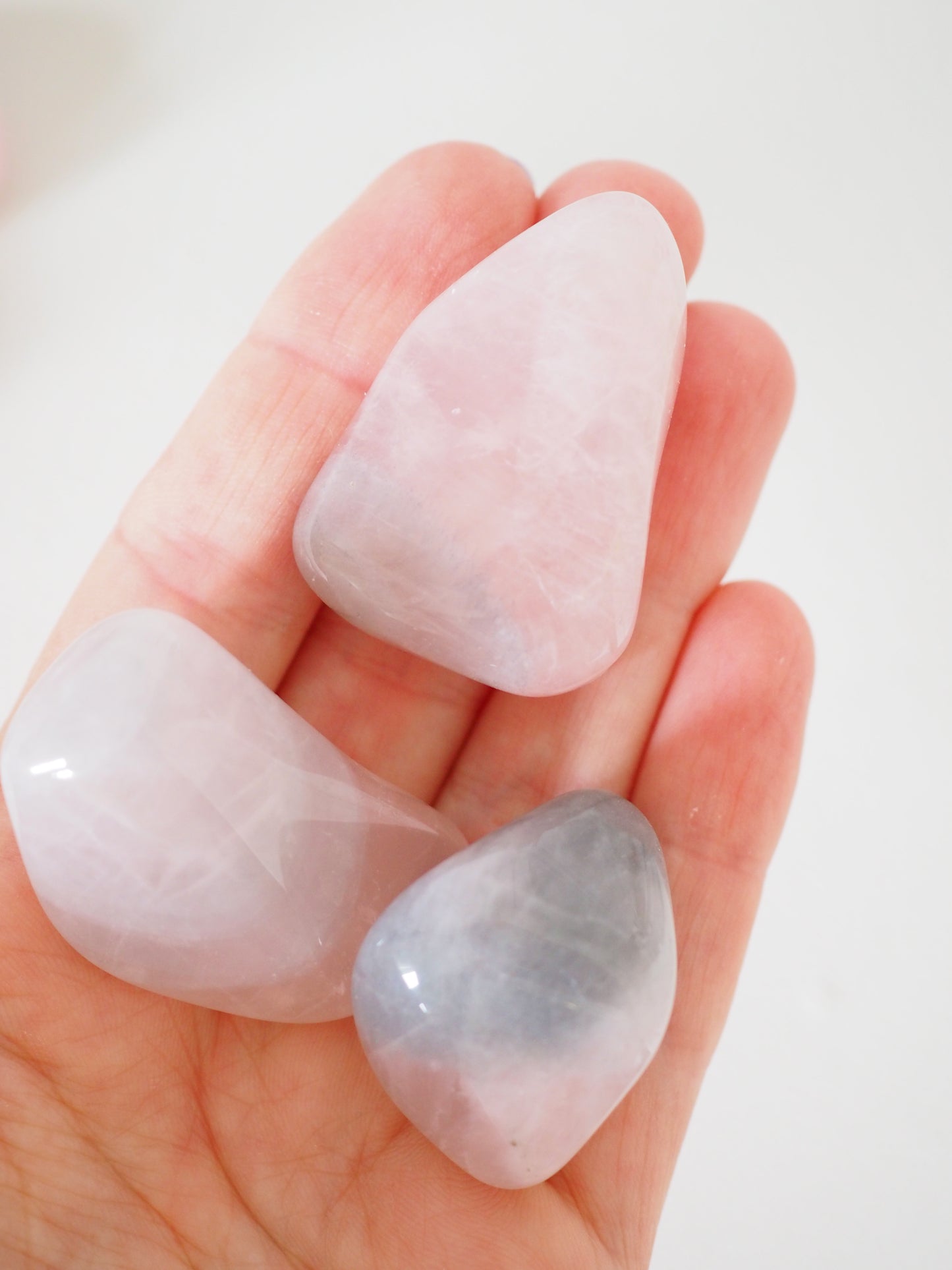 Rosenquarz mit Mica & Quarz Trommel Stein . Bi Color Rosequartz Tumble ca. 2.5-4 cm - aus Madagascar