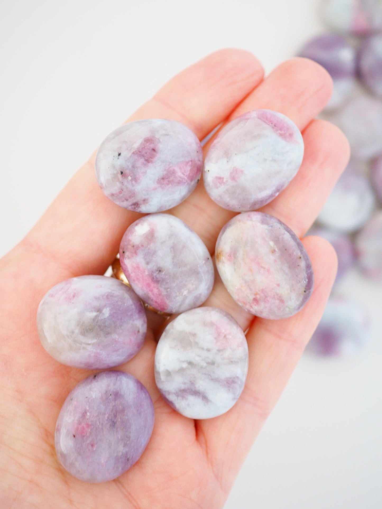 Unicorn Stone Linse . Pinker Turmalin . Quarz . Lepidolit . Trommel Stein ca. 2 -2.5 cm - aus Brasilien