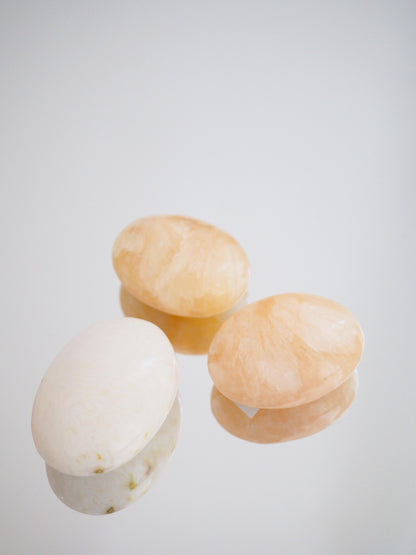 Scolescite X Stilbit Palmstone Seifenstein Handstein ca. 4.5 - 5  cm  - Indien HIGH QUALITY