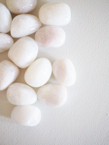 Weisser Mondstein ca. 3 cm Trommel Stein - aus Tansania HIGH QUALITY