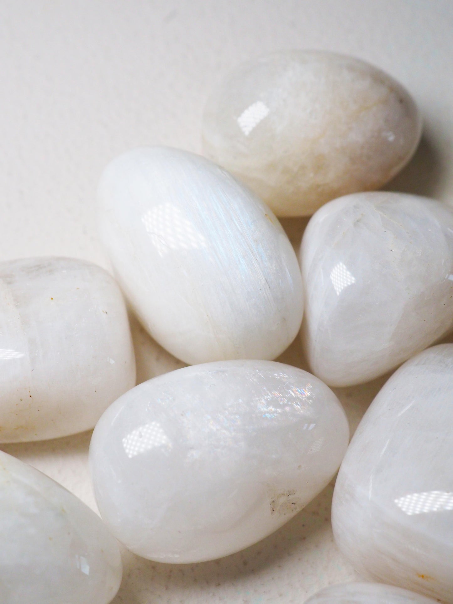 Weisser Mondstein ca. 3 cm Trommel Stein - aus Tansania HIGH QUALITY